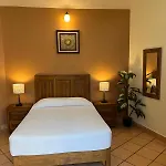 Hotel Jardin Del Cantador
